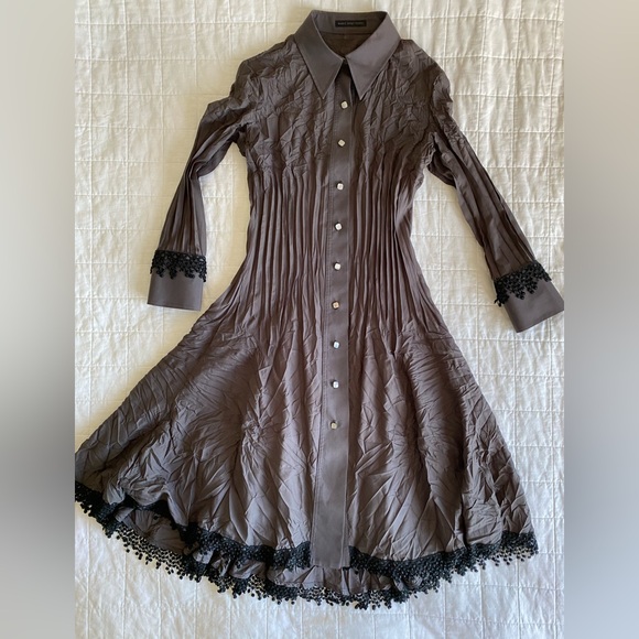 Marie Saint Pierre Long Sleeve Crinkle Dress with Black Lace Detail Size Large - Picture 11 of 13